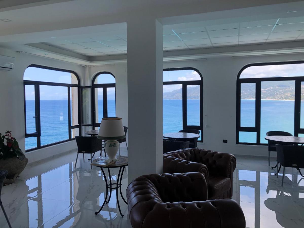 Hotel Палинуро Екстериор снимка